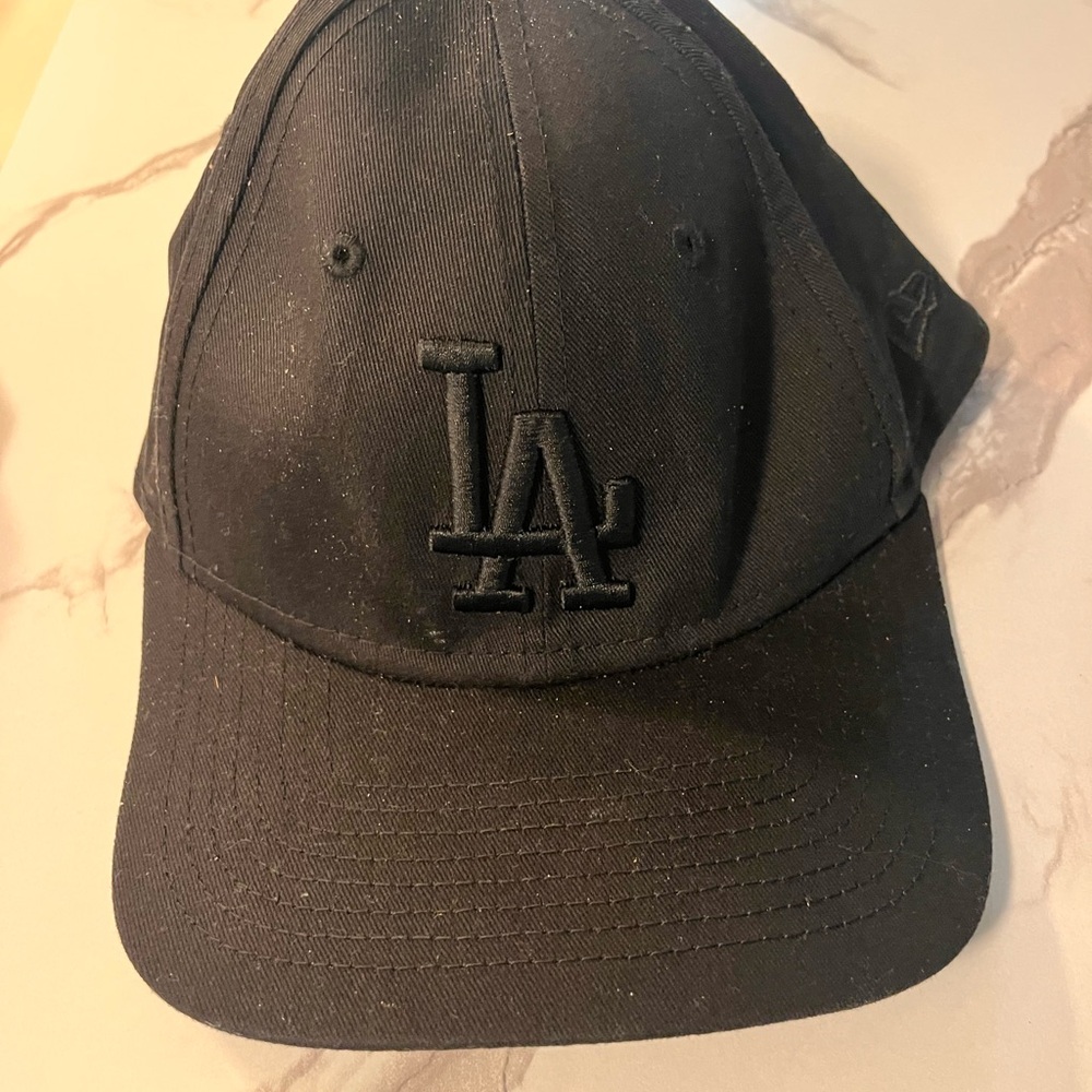 New Era Black LA Dodgers Hat Sleek Design